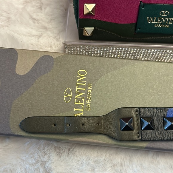 Valentino Garavani SOLD OUT Rock Stud Camouflage zip around wallet & Bracelet - Picture 3 of 17